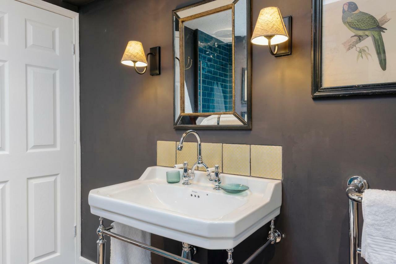 Stylish & Spacious City Center Georgian Townhouse Бат Экстерьер фото